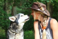Tierkommunikation erlernen - Erlebe die heilsame Kraft der Huskies in der Natur
